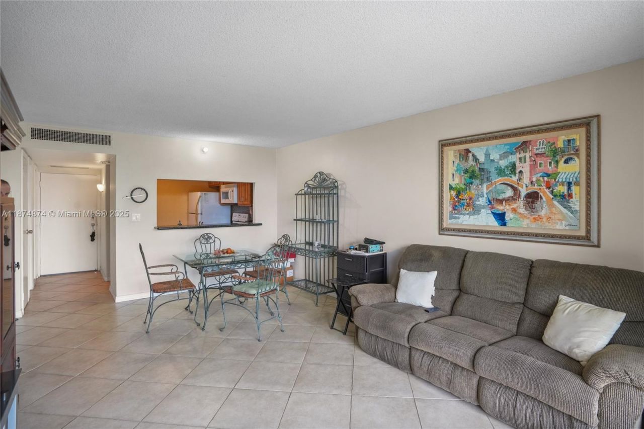 20400 W Country Club Dr, Unit 416, Aventura, FL 33180 Photo