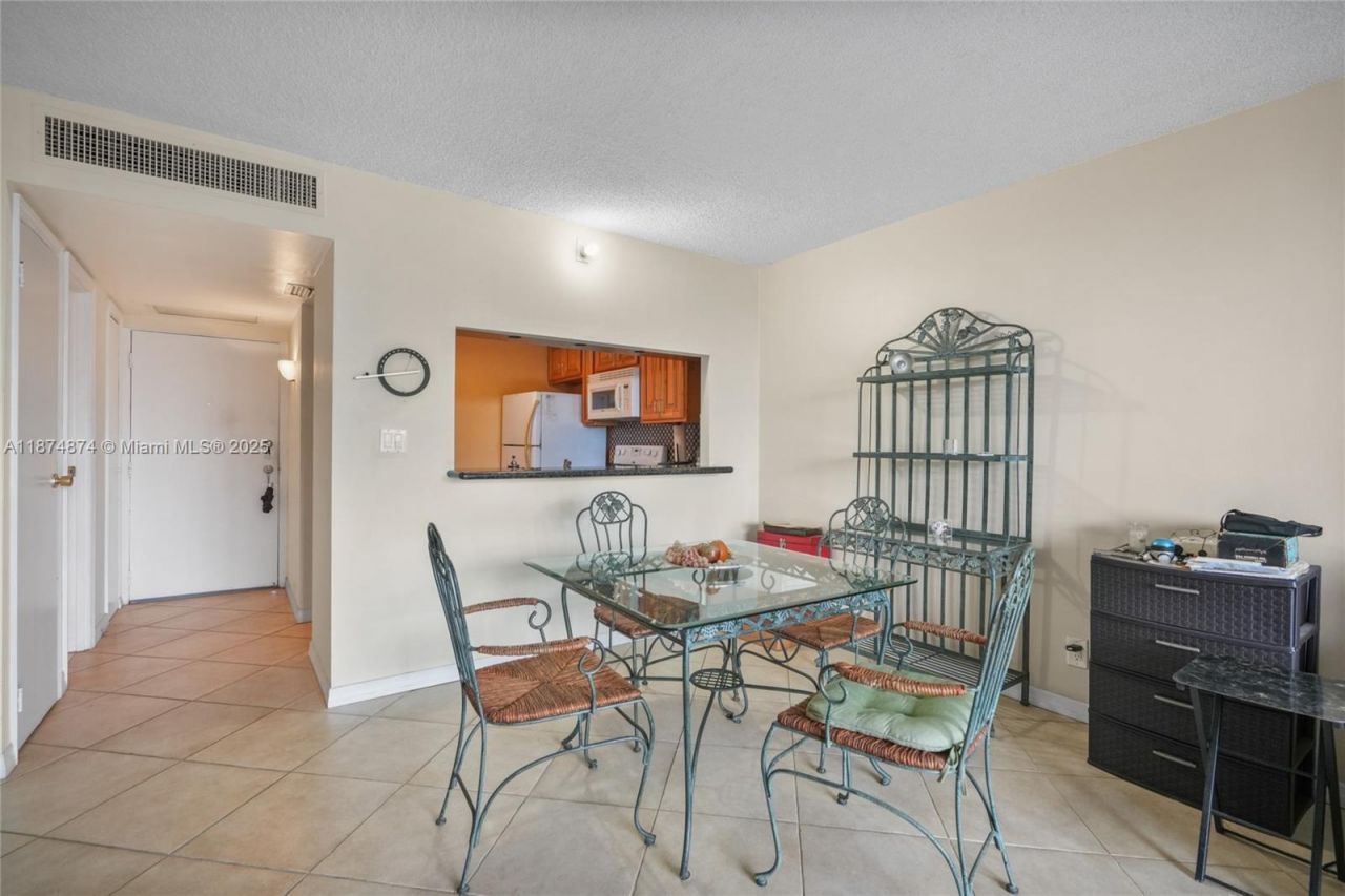 20400 W Country Club Dr, Unit 416, Aventura, FL 33180 Photo