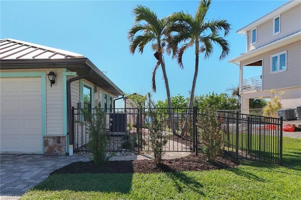 2281 8th Ave, Saint James City, FL 33956 Photo