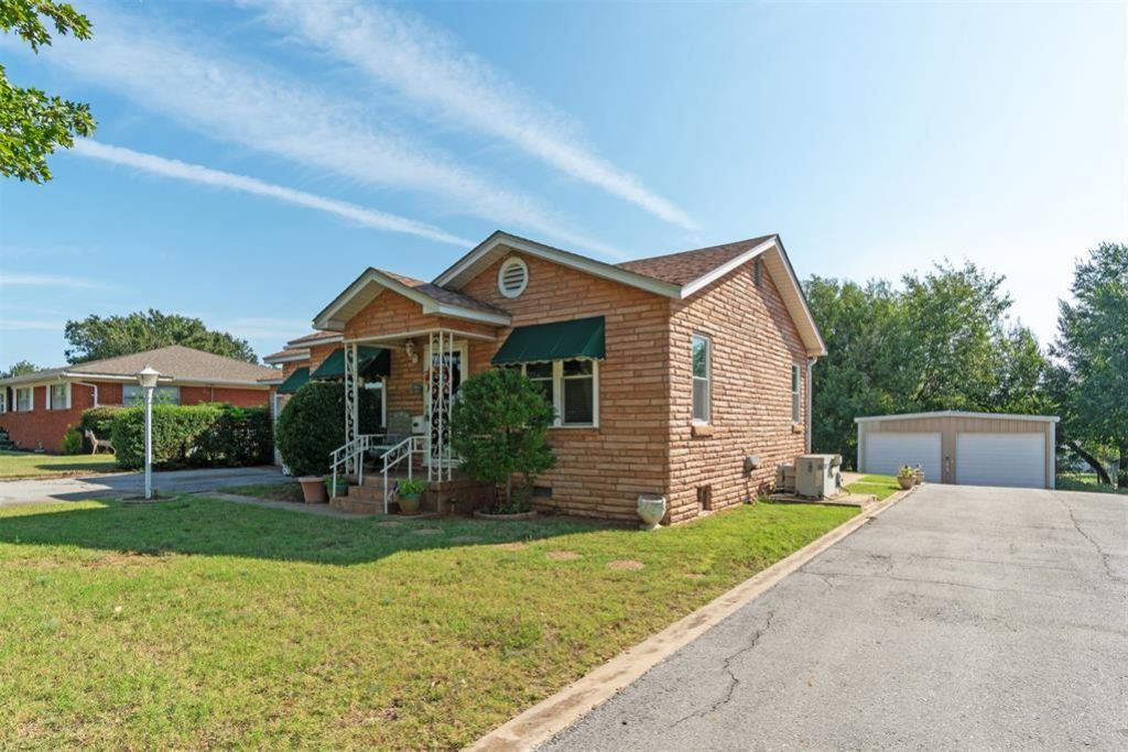 1703 S Mission Street, Anadarko, OK 73005 Main Photo