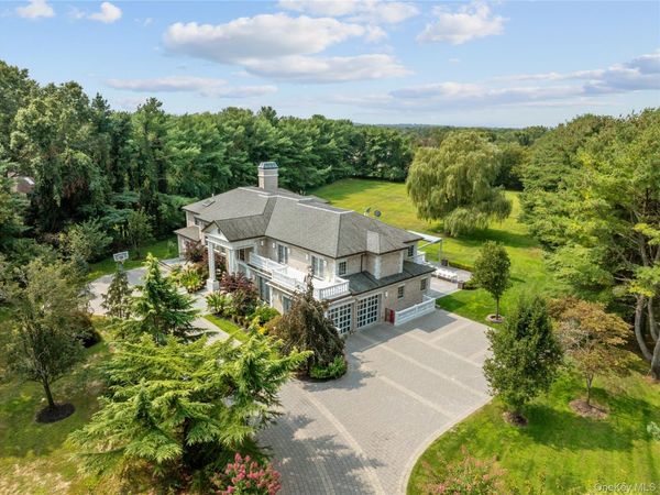 5 Farmwoods Lane, Upper Brookville, NY 11545