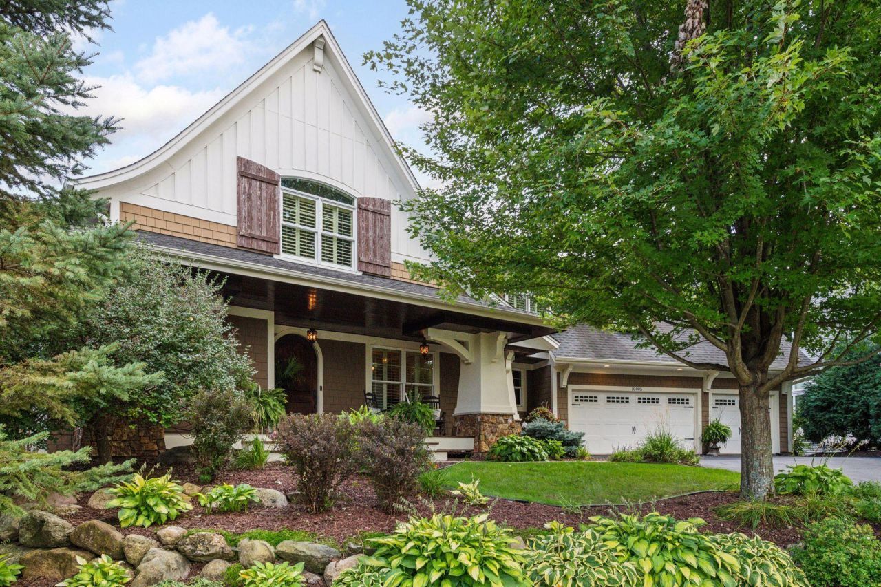 10005 Trails End Road, Chanhassen, MN 55317