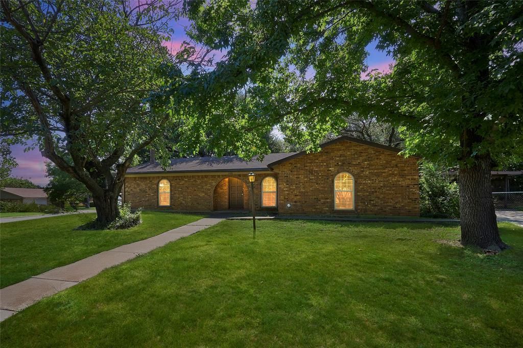 220 Short Street, Burleson, TX 76028 Main Photo