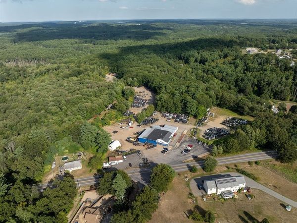 89 Newton Rd, Plaistow, NH 03865