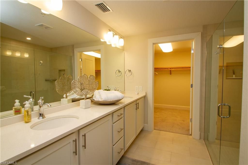 172 Indies Dr E, Unit 8-102, Naples, FL 34114 Photo