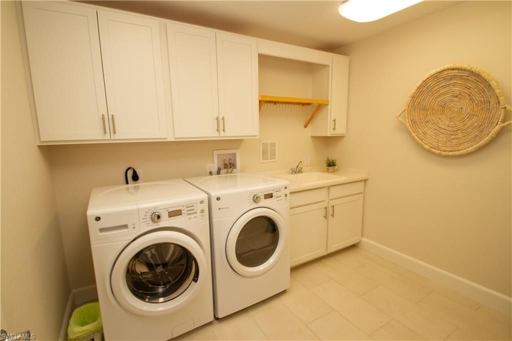 172 Indies Dr E, Unit 8-102, Naples, FL 34114 Photo