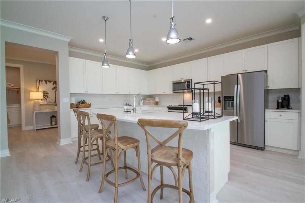 251 Indies Dr E, Unit 202, Naples, FL 34114 Photo