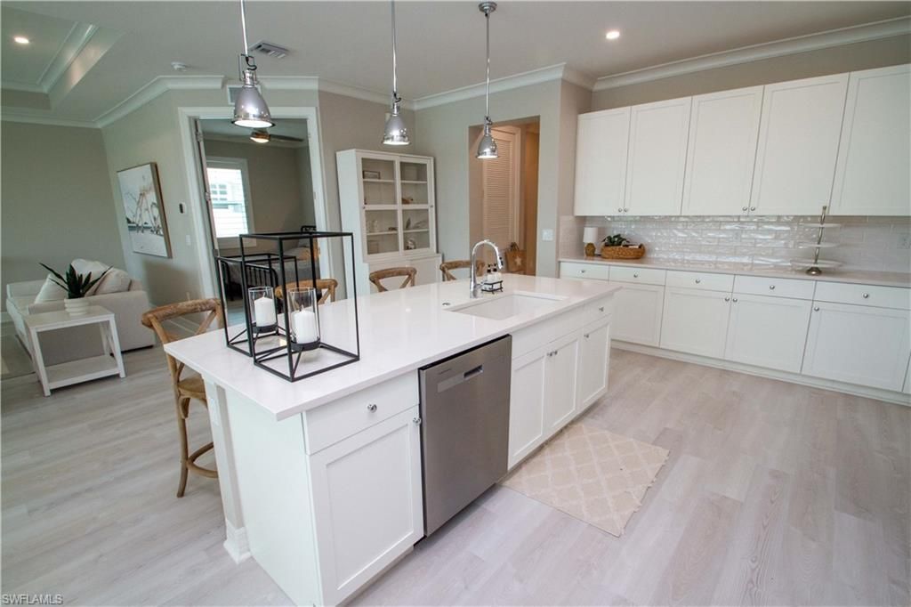 251 Indies Dr E, Unit 202, Naples, FL 34114 Photo