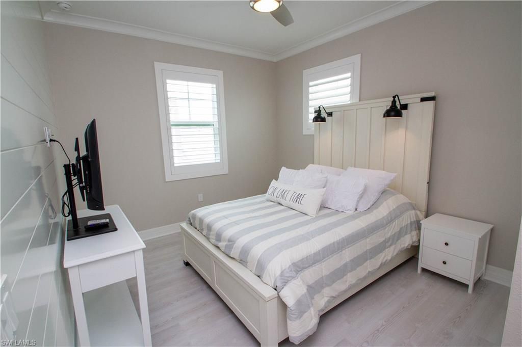 251 Indies Dr E, Unit 202, Naples, FL 34114 Photo