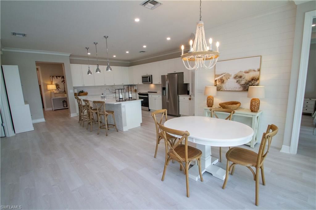 251 Indies Dr E, Unit 202, Naples, FL 34114 Photo