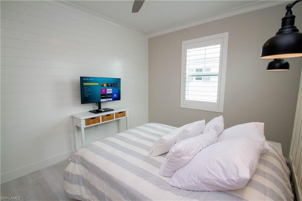 251 Indies Dr E, Unit 202, Naples, FL 34114 Photo