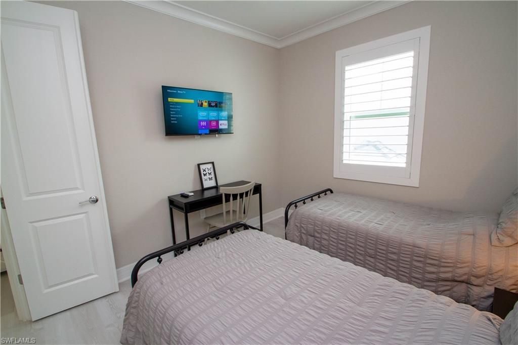 251 Indies Dr E, Unit 202, Naples, FL 34114 Photo