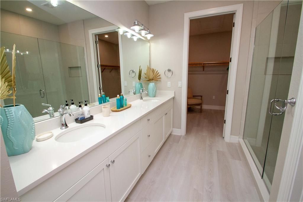 251 Indies Dr E, Unit 202, Naples, FL 34114 Photo