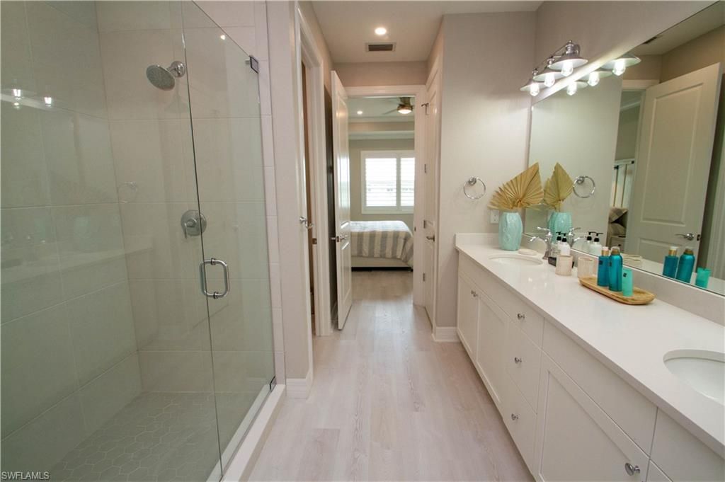 251 Indies Dr E, Unit 202, Naples, FL 34114 Photo