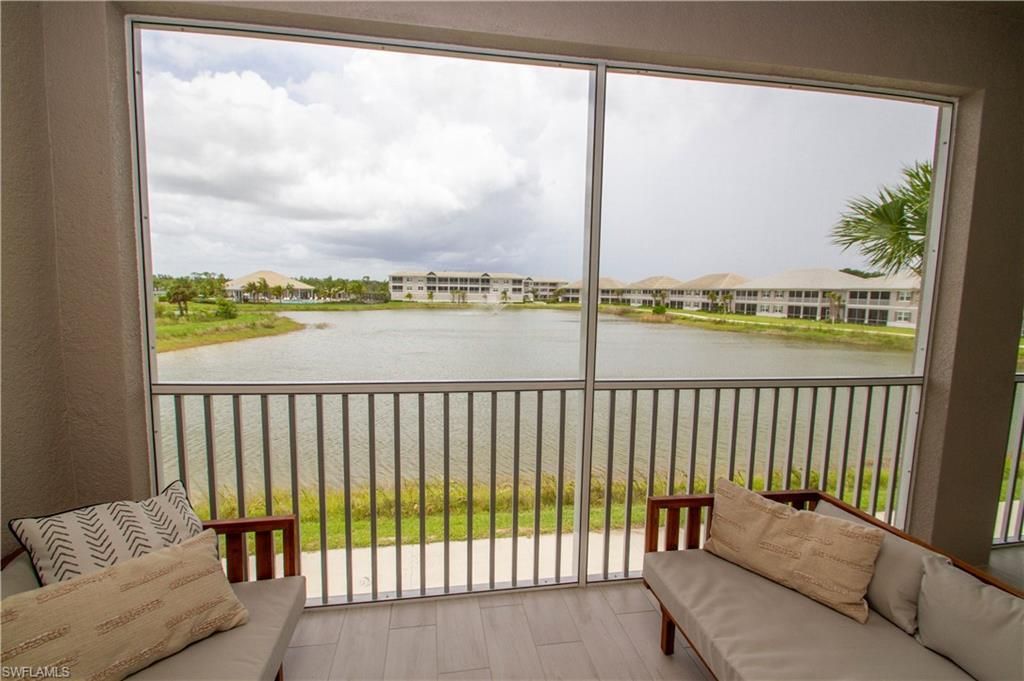 251 Indies Dr E, Unit 202, Naples, FL 34114 Photo