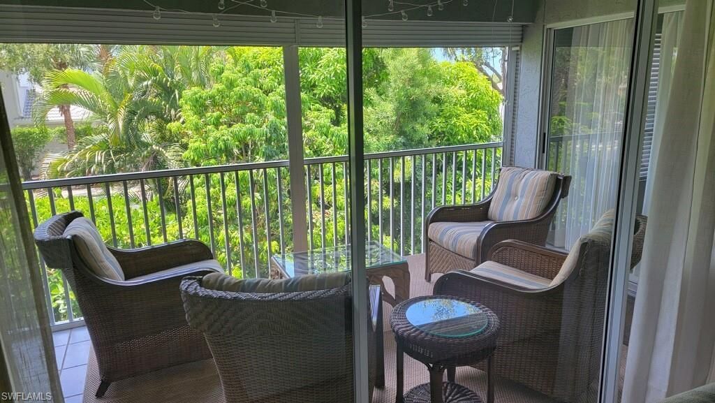 341 Emerald Bay Cir, Unit T5, Naples, FL 34110 Photo