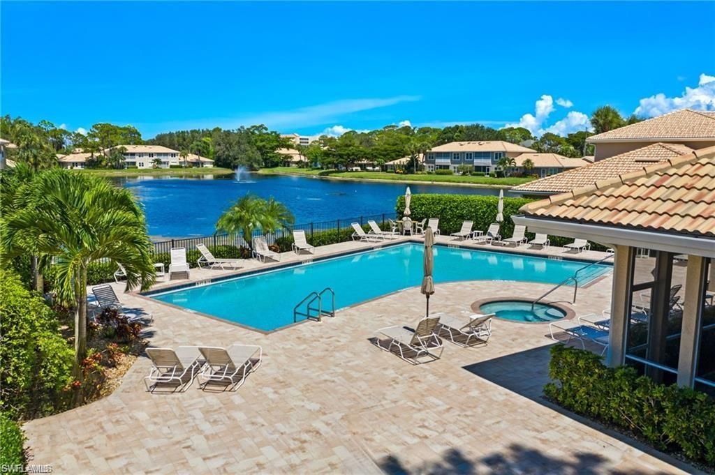 341 Emerald Bay Cir, Unit T5, Naples, FL 34110 Photo