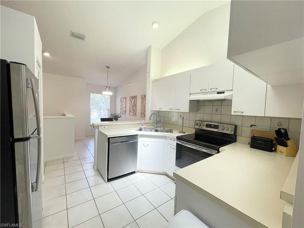 341 Emerald Bay Cir, Unit T5, Naples, FL 34110 Photo