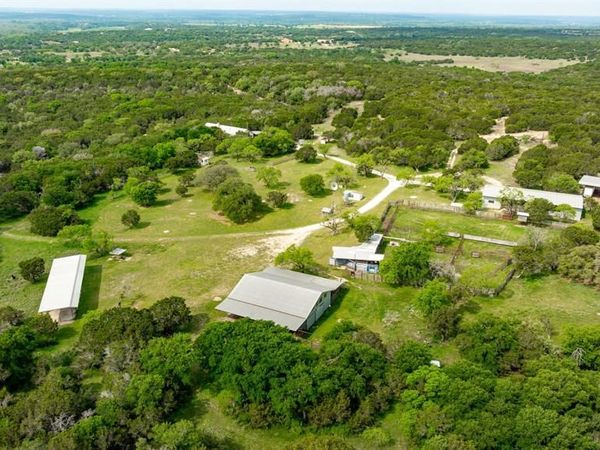 5905 N US Highway 281 (400), Hamilton, TX 76531