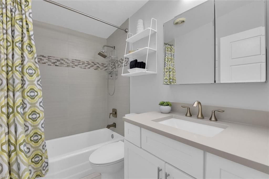 2048 Harbor Ln, Naples, FL 34104 Photo