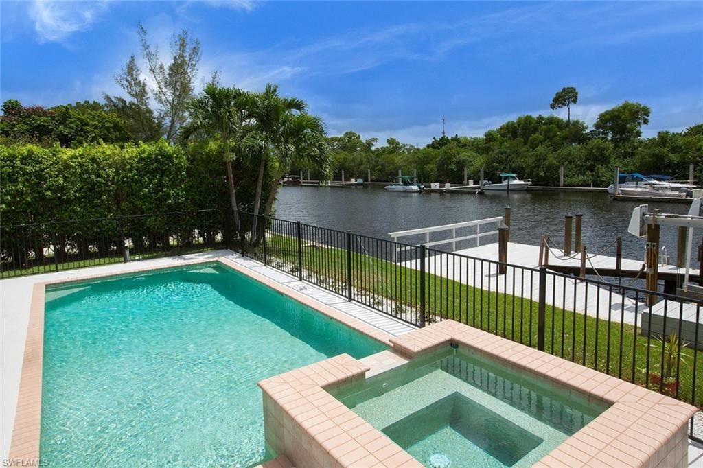 2048 Harbor Ln, Naples, FL 34104 Photo