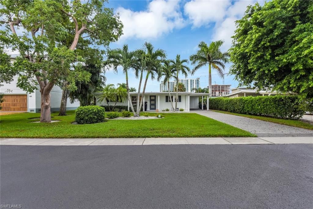 2048 Harbor Ln, Naples, FL 34104 Photo