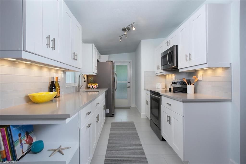 2048 Harbor Ln, Naples, FL 34104 Photo