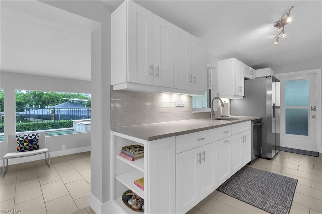 2048 Harbor Ln, Naples, FL 34104 Photo