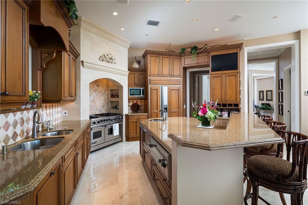 980 Barcarmil Way, Naples, FL 34110 Photo
