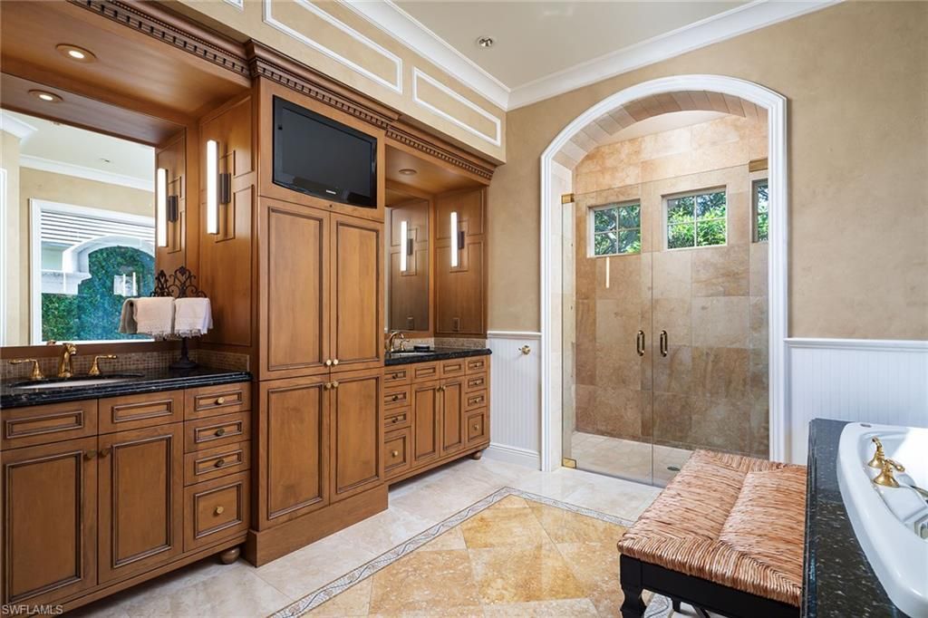 980 Barcarmil Way, Naples, FL 34110 Photo