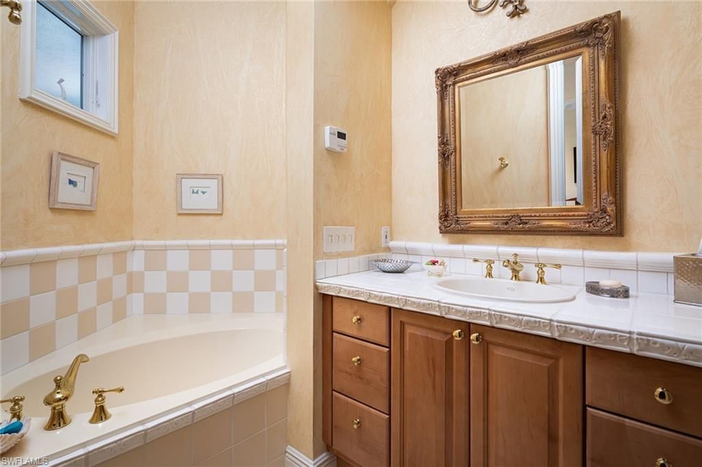 980 Barcarmil Way, Naples, FL 34110 Photo