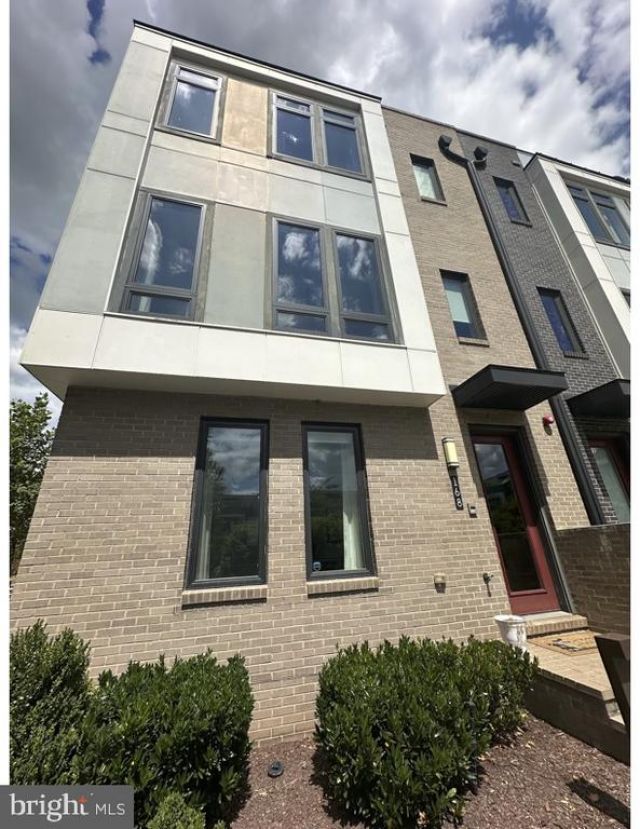 168 Ike Drive, Alexandria, VA 22314 Main Photo