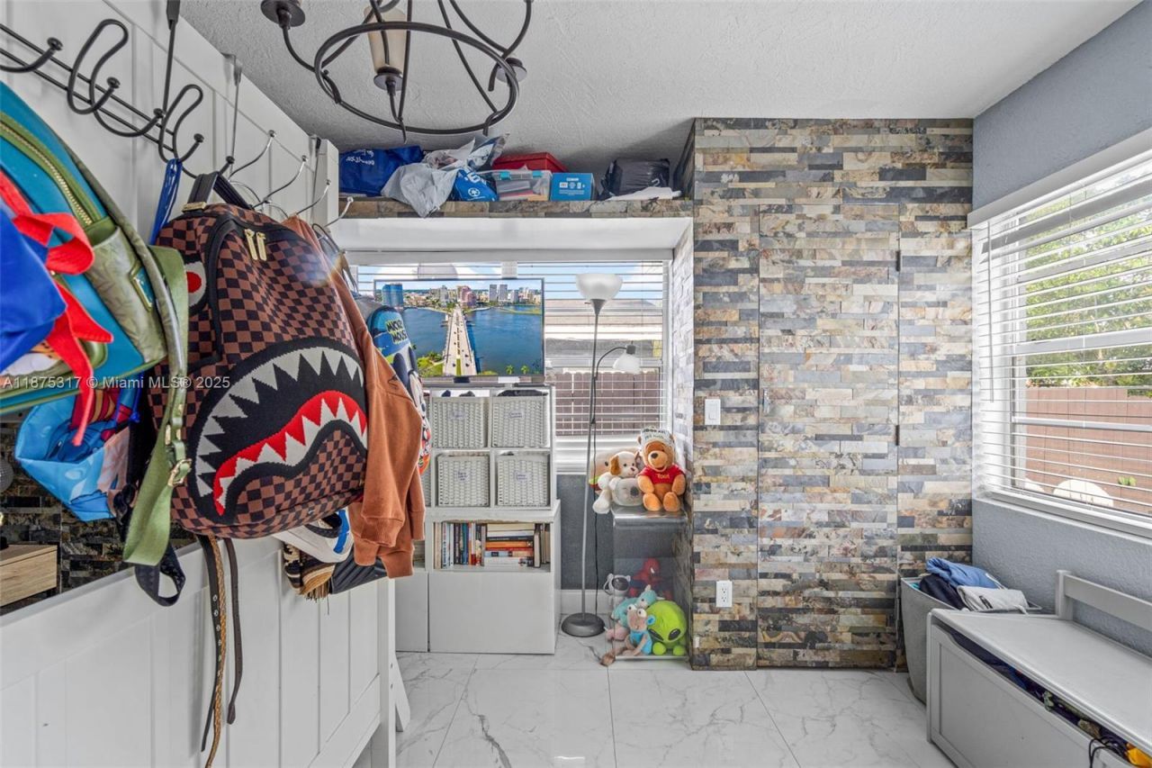 5717 Mayo St, Hollywood, FL 33023 Photo