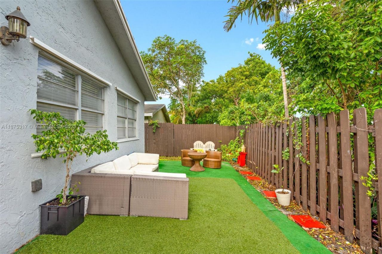 5717 Mayo St, Hollywood, FL 33023 Photo