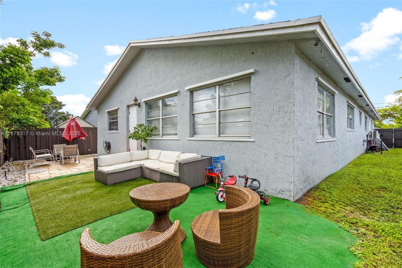 5717 Mayo St, Hollywood, FL 33023 Photo