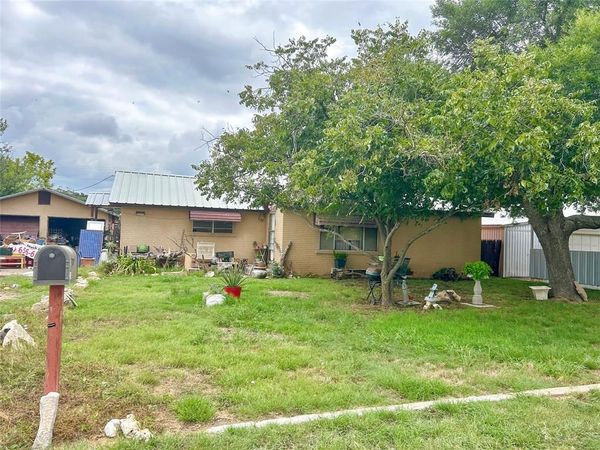 724 Lee Avenue, Eldorado, TX 76936