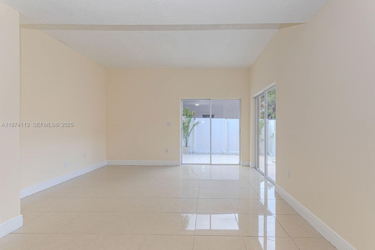 5698 W 25th Ct, Unit 5698, Hialeah, FL 33016 Photo