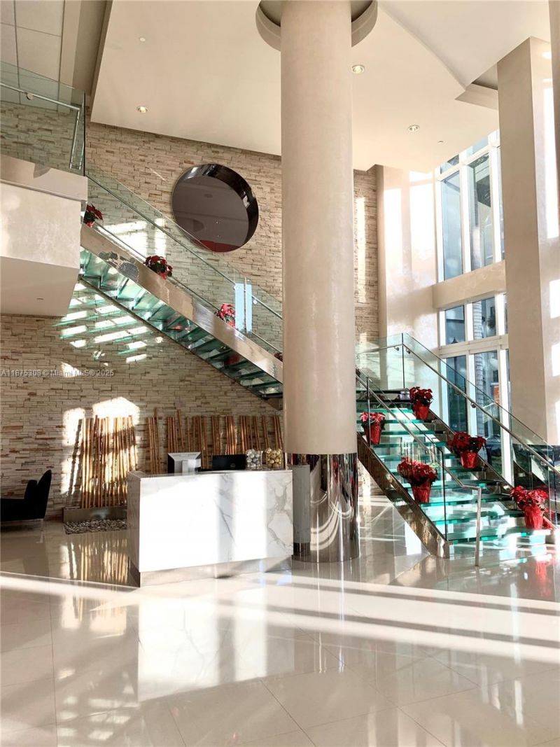 41 SE 5th St, Unit 1604, Miami, FL 33131 Photo