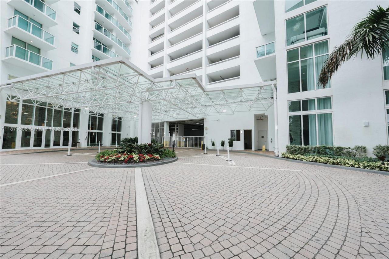 41 SE 5th St, Unit 1604, Miami, FL 33131 Photo