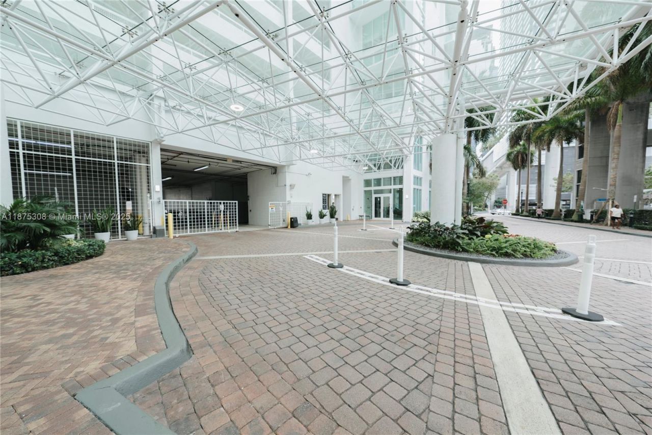 41 SE 5th St, Unit 1604, Miami, FL 33131 Photo