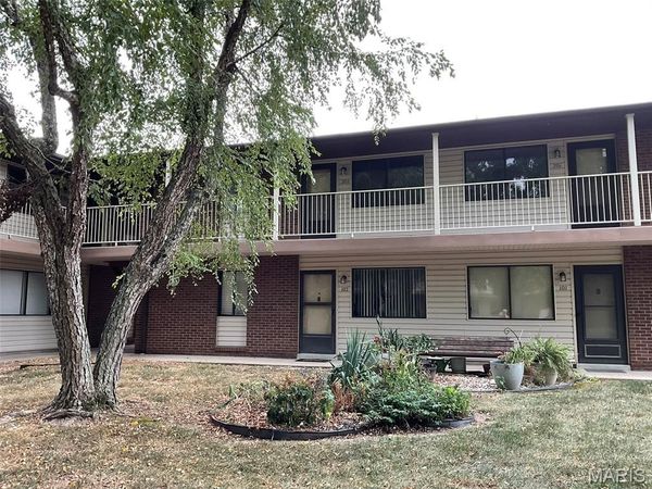 120 SUPPIGER Lane, Unit 202, Highland, IL 62249