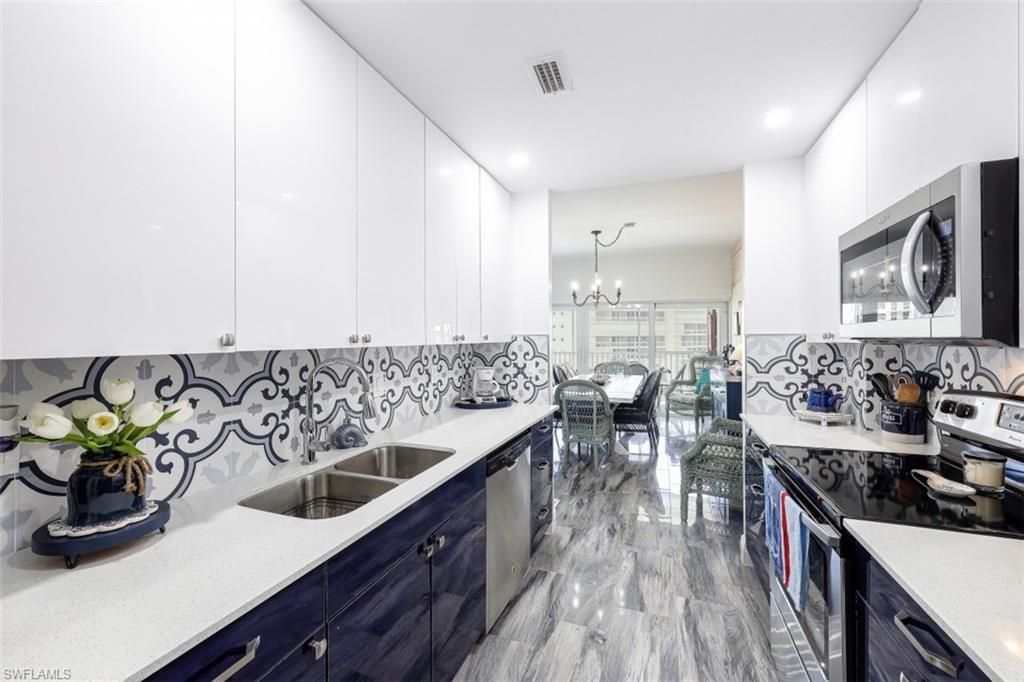 1 Bluebill Ave, Unit 803, Naples, FL 34108 Photo