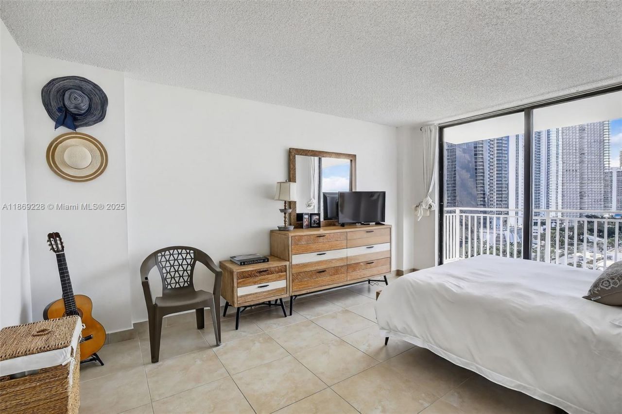 210 174th St, Unit 1703, Sunny Isles Beach, FL 33160 Photo