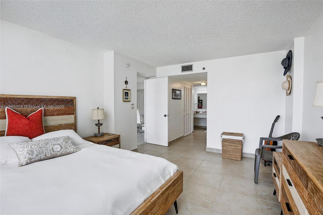 210 174th St, Unit 1703, Sunny Isles Beach, FL 33160 Photo