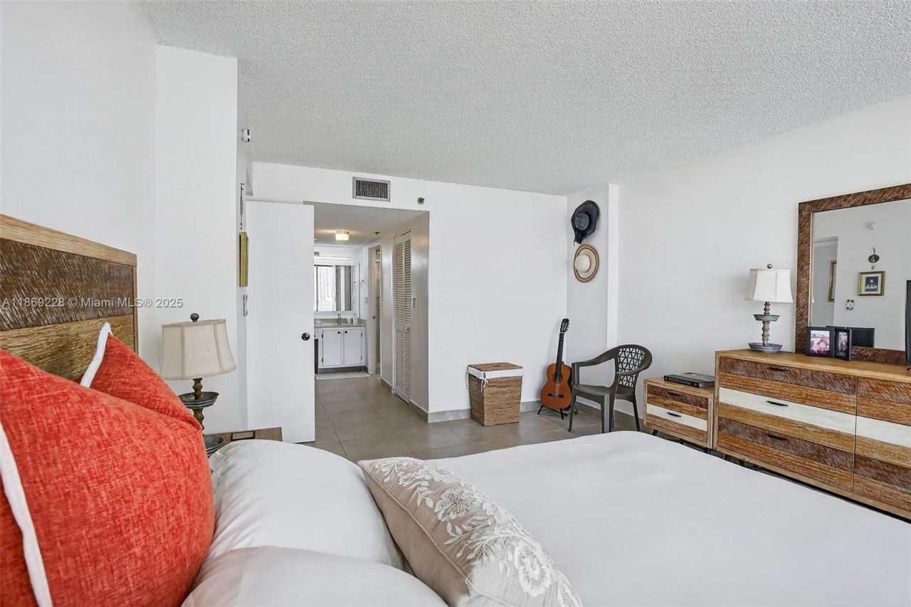 210 174th St, Unit 1703, Sunny Isles Beach, FL 33160 Photo