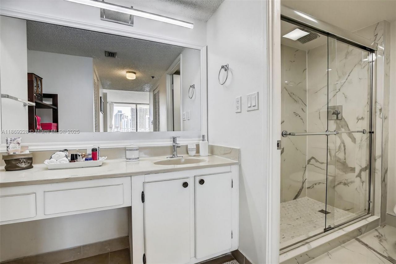 210 174th St, Unit 1703, Sunny Isles Beach, FL 33160 Photo