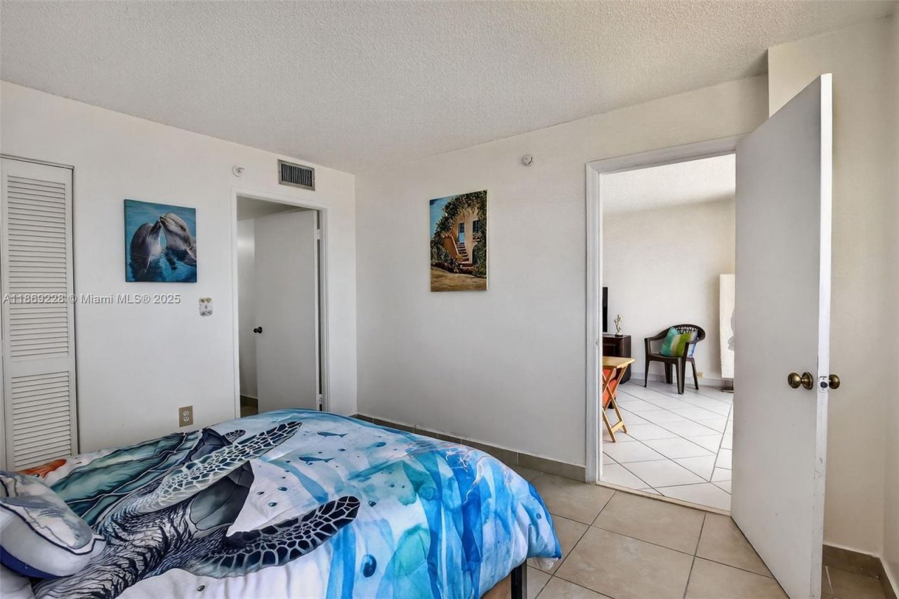 210 174th St, Unit 1703, Sunny Isles Beach, FL 33160 Photo