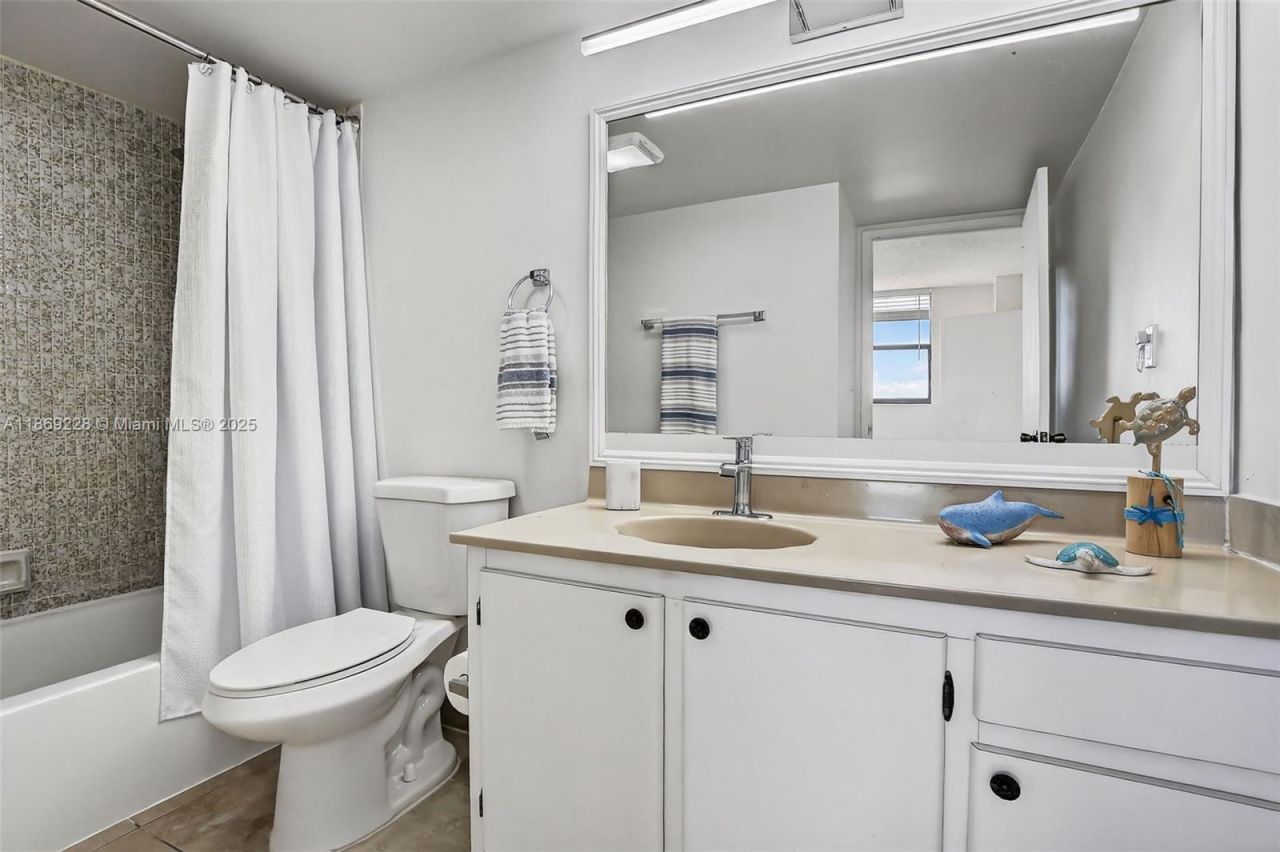 210 174th St, Unit 1703, Sunny Isles Beach, FL 33160 Photo