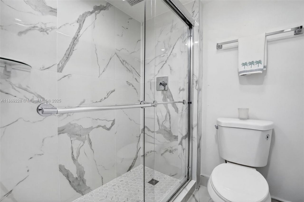 210 174th St, Unit 1703, Sunny Isles Beach, FL 33160 Photo