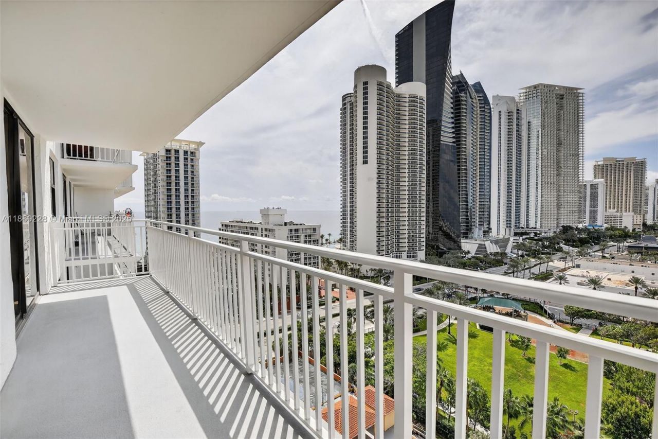 210 174th St, Unit 1703, Sunny Isles Beach, FL 33160 Photo